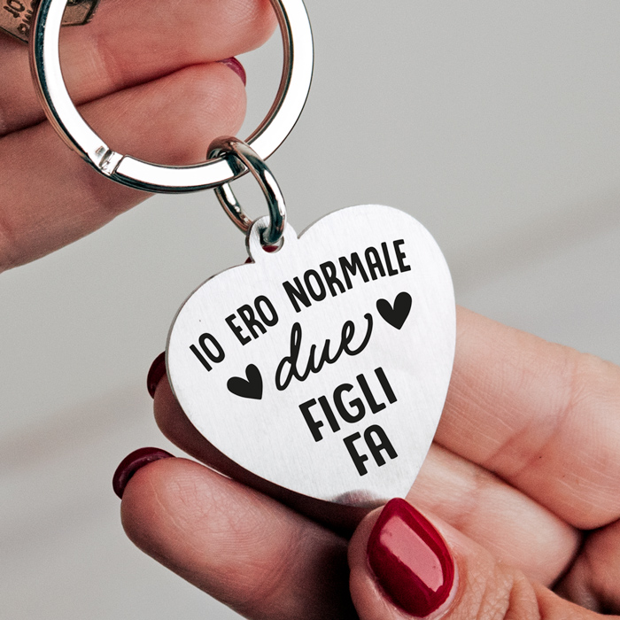 Portachiavi Personalizzato Io Ero Normali fino a Due Figli Fa con Frase e  Numero Inciso in Acciaio Inox - Idea Regalo Festa della Mamma