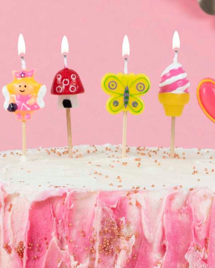 https://www.olalla.it/wp-content/uploads/2022/08/candeline-a-tema-principessa-decorazione-torta-compleanno-2.jpg