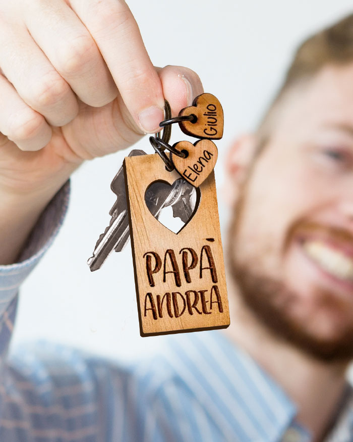 Portachiavi in Legno Personalizzato con Cuoricini e Nome - Idea Regalo  Festa del Papà