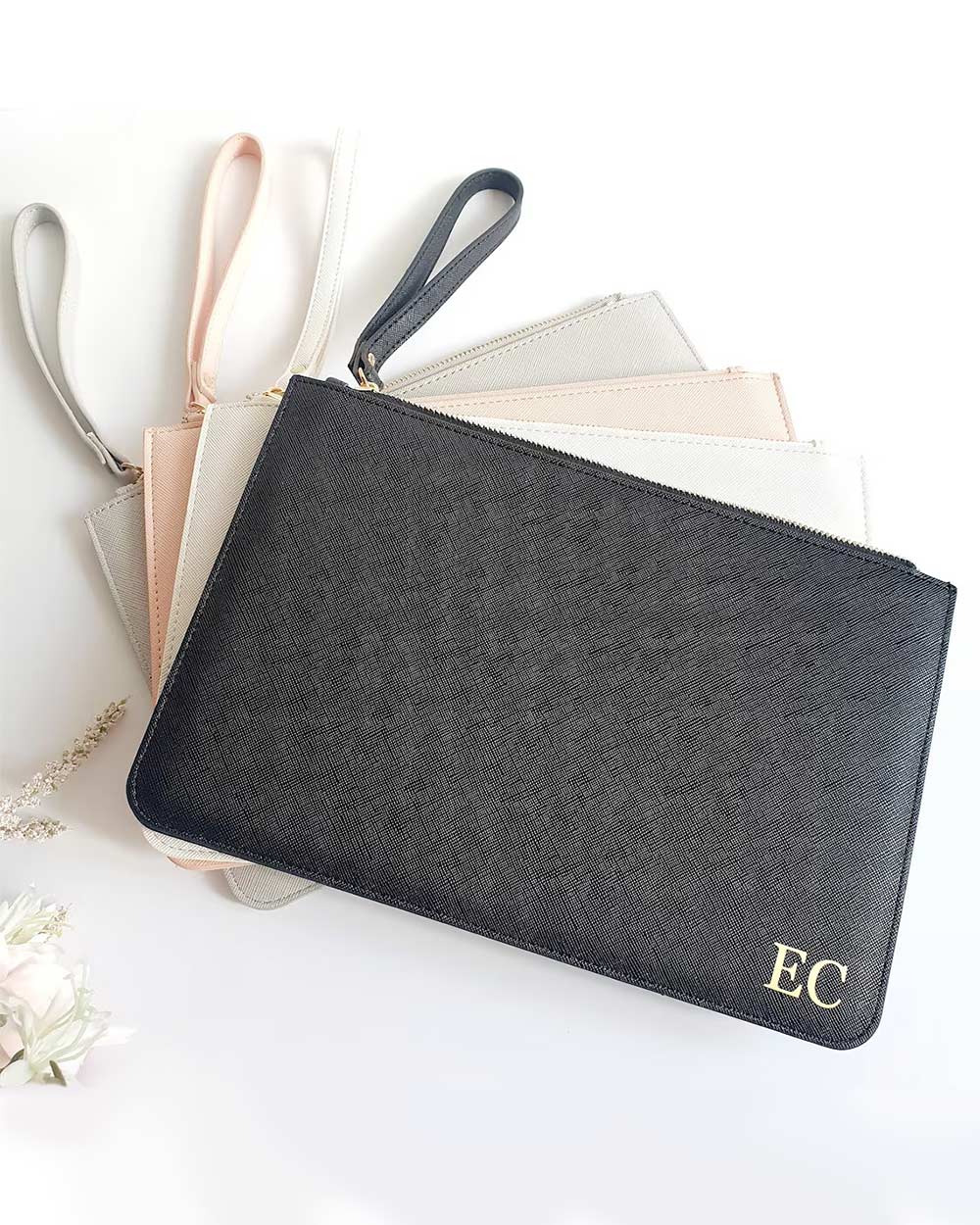 Set di 5 Pochette in Ecopelle Personalizzate con Iniziali Oro – Idea Regalo  per Addio al Nubilato, per la Sposa e le Amiche della Sposa