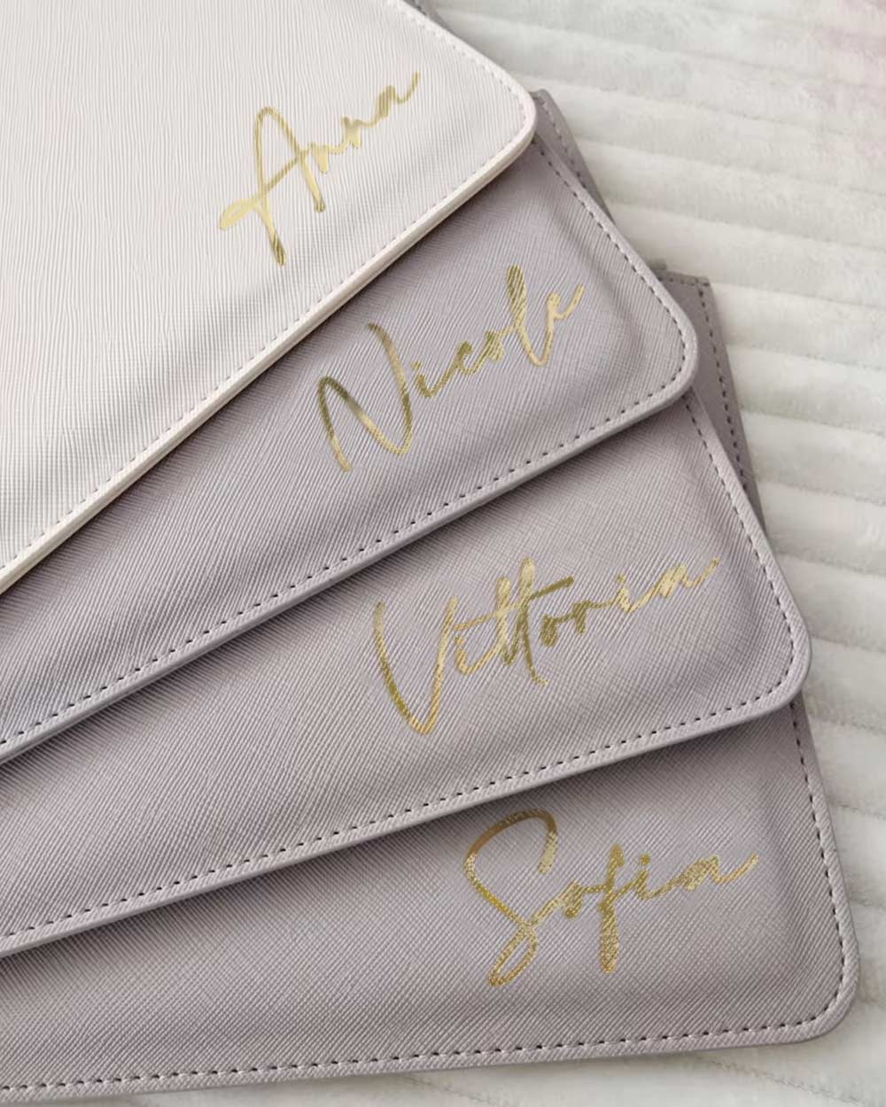 Set di 3 Pochette in Ecopelle Personalizzate con Nome in Oro – Idea Regalo  per Addio al Nubilato, per la Sposa e le Amiche della Sposa