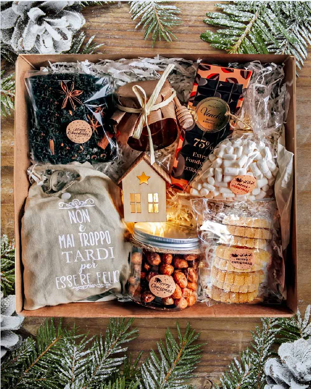 Gift Box Piccole Felicità con Tisana, Cioccolato e Dolci Golosità - Idea  Regalo Natale Lei