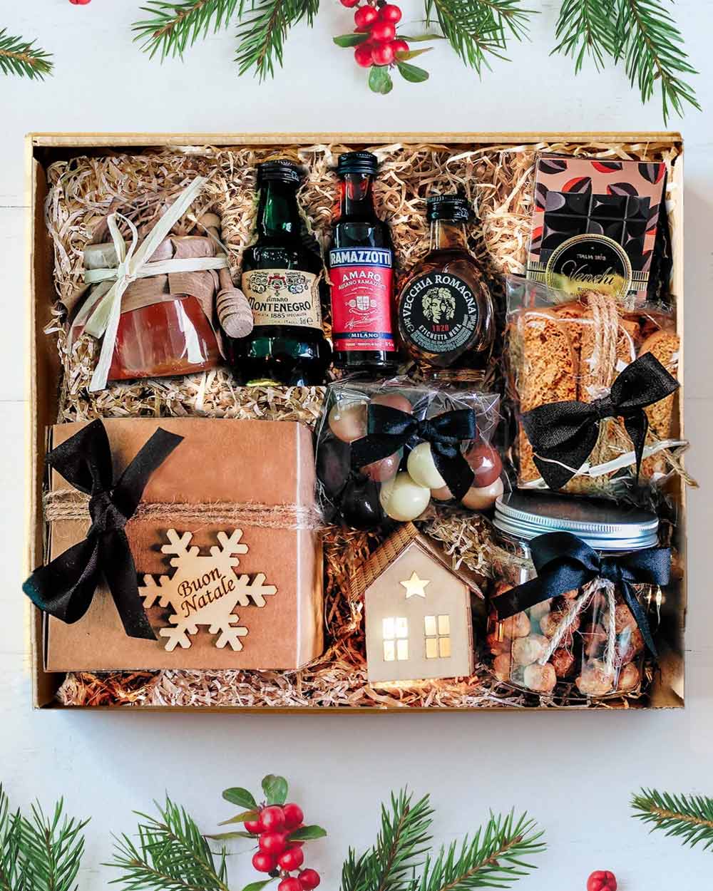 Gift Box Uomo Sfizi di Natale con Collezione di Liquori, Biscotti e  Cioccolatini Pregiati - Idea Regalo Natale Lui