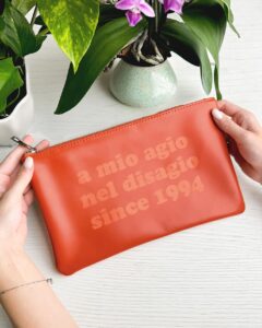 pochette-personalizzata-frase-regalo-amica-cuoio