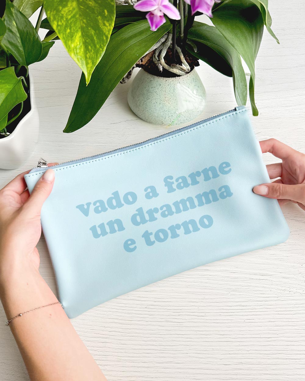 pochette-personalizzata-frase-regalo-amica-cuoio