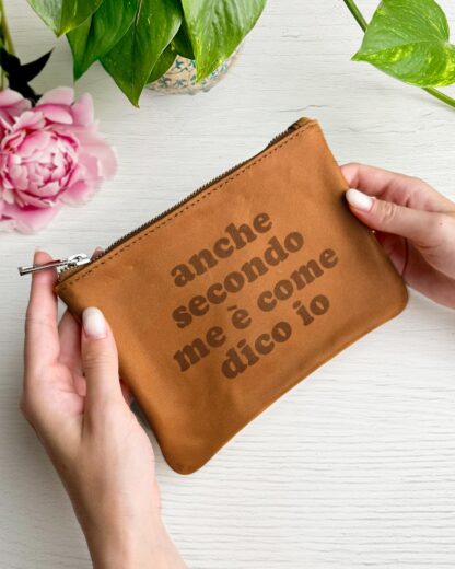 pochette-personalizzata-frase-regalo-amica-cuoio