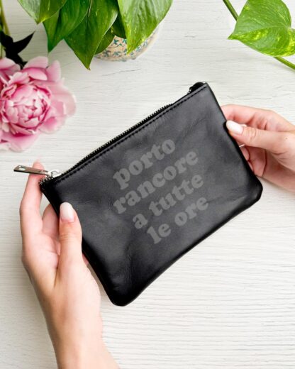 pochette-personalizzata-frase-regalo-amica-cuoio