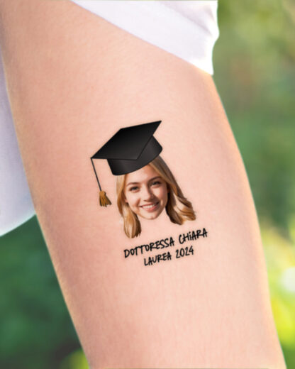 tatuaggio-personalizzato-foto-ragazza-festa-laurea