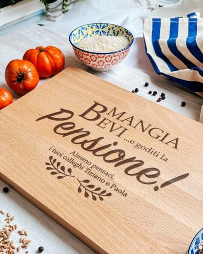 tagliere-personalizzato-ragalo-pensione-dedica02